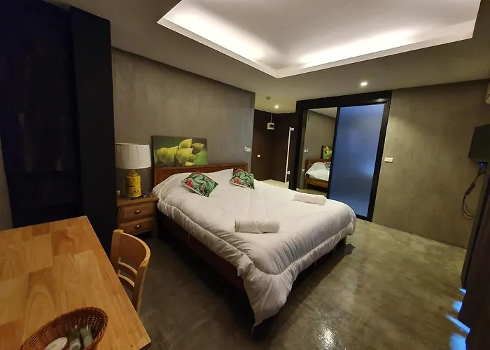 Bed & Breakfast Baan Wualamphong บ้านวัวลำพอง Bangkok